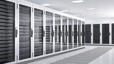 Moderne Serverräume mit hochentwickelter Technologie Ein Server Raum mit Kühlung