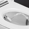 Moderne Toilette mit innovativer Wasserfunktion Ein modernes Bidet mit einem Wasserstrahl, der aus der Düse in die Toilettenschüssel spritzt, auf einem weißen Hintergrund.