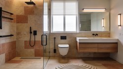 Modernes barrierearmes Bad mit bodengleicher Dusche, rutschhemmenden Fliesen und dezenten Haltegriffen